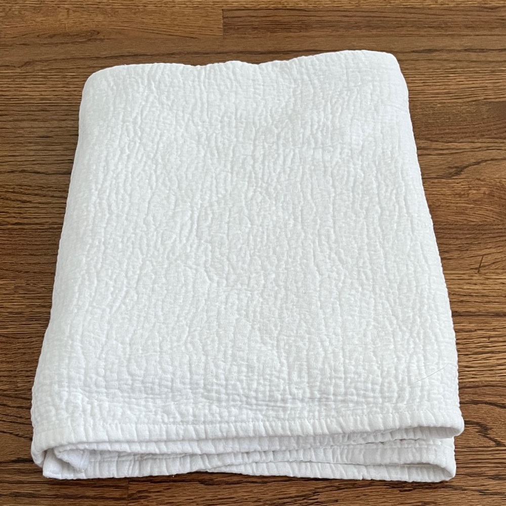 Pottery Barn Kids Organic Cotton Textured White Crib Skirt